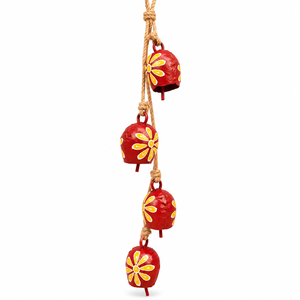 Carillon suspendu Cascade Écarlate avec des brins de feuilles blanches, des clochettes métalliques fines et un cordon en chanvre torsadé - Product Image 6