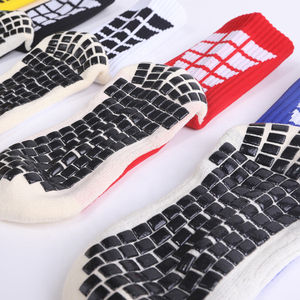 Chaussettes de sport antidérapantes de haute qualité pour le football, respirantes, absorbant la transpiration, logo personnalisé, dernier design, chaussettes en polyester - Product Image 5
