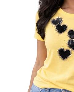 Camiseta de Algodón Amarilla para Mujer con Gráfico de Corazón con Pedrería Negra, Manga Corta, Estilo Casual, Impresión de Logotipo Personalizado, Top de Verano para Damas - Product Image 3