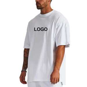 เสื้อยืดคอตตอนสีดำทรงโอเวอร์ไซส์สำหรับผู้ชาย พิมพ์ลายโลโก้สีขาวด้านหน้า แขนสั้น คอกลม ทรงพอดีตัว สไตล์ลำลอง - Product Image 2