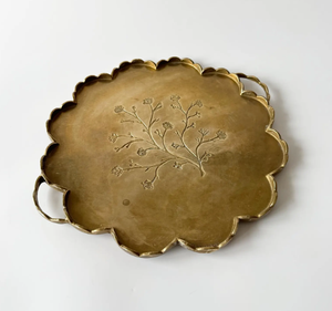 Plateau de service rond festonné en laiton vintage avec poignées, motif floral gravé, décoration d'intérieur - Product Image 5