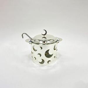 Casserole ronde en acier inoxydable la plus vendue avec découpes en forme de lune et couvercle, pour cuisinières à gaz et à induction, plat de présentation pour la restauration - Product Image 1