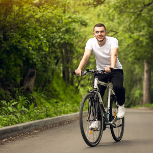 Rendez chaque trajet agréable avec un vélo durable conçu pour le confort, une conduite fluide et des performances sur de longues distances. - Product Image 1