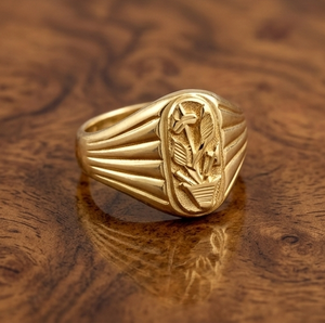 DIVYORO แหวนตราประทับลายดอกไม้ชุบทองคลาสสิกสำหรับผู้ชาย - Product Image 2