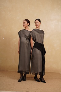 Vestidos casuales transpirables de verano con rayas, tejido sencillo, botones frontales, abertura lateral en la cintura, estilo maxi. - Product Image 3