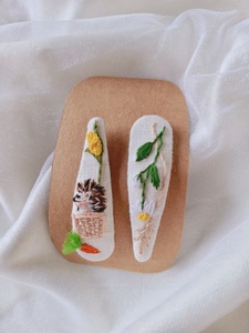 Conjunto de Pinzas para el Cabello Bordadas a Mano con Diseño Navideño de Coníferas, Pinzas de Tela de 6 cm, Accesorios para el Cabello de Niñas, para Fiestas Casuales - Product Image 3