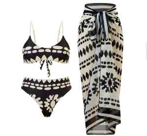 ชุดว่ายน้ำลายดอกไม้ 3 ชิ้น แบบซักได้ |   บิกินี่และกระโปรงซารองเข้าชุด |   กระโปรงผ้าไหม/ผ้าฝ้ายระบายอากาศสำหรับฤดูร้อน - Product Image 5