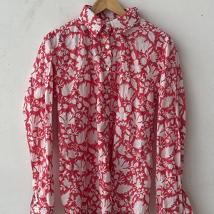 เสื้อเชิ้ตพิมพ์ลายดอกไม้สำหรับผู้หญิง สไตล์ลำลอง ผ้าฝ้ายเนื้อนุ่ม คอปกติดกระดุม ระบายอากาศได้ดี เหมาะสำหรับฤดูร้อน สีแดงขาว ลดราคา - Product Image 1