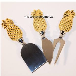 Elegante Juego de Cubiertos Metálicos con Detalles Únicos en Acero Espejado, Perfecto para Uso Prolongado y Necesidades Diarias de Funcionalidad en la Cocina - Product Image 2