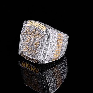 แหวนเพชรโมอิสซาไนต์ทรงกลม VVS ประดับเพชรแบบ Iced Out เงินแท้ 925 สไตล์ฮิปฮอปสุดหรู งานแฮนด์เมด แหวนแร็ปเปอร์สั่งทำพิเศษ - Product Image 1