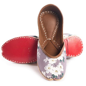 Zapatos Khussa Hechos a Mano para Mujer, Calzado Étnico Tradicional Pakistaní, Zapatos Planos Bordados para Mujer a Precio de Mayoreo - Product Image 5