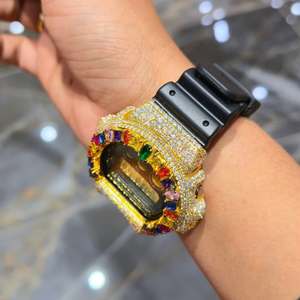 Montre numérique à quartz de luxe avec lunette sertie de pierres arc-en-ciel, cadran en cristal saphir, bracelet en plastique, affichage de la date pour homme - Product Image 5