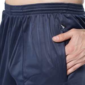 Ensemble coupe-vent pour homme : T-shirt et short personnalisés, ensemble deux pièces avec fermeture éclair en polyester - Product Image 5