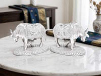 Patung Sapi dan Anak Sapi Modern Berlapis Perak 999 dari Kuningan 8x5x6cm 100% Kuningan untuk Puja Dekorasi Kuil Hadiah Spiritual Ulang Tahun