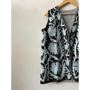 Chaleco de Algodón Personalizable de Alta Calidad con Bordado Floral Suzani, Estilo Boho Vintage, Regalo para Ella - Product Image 6