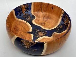 Bol à salade classique en bois et résine époxy, fait main, écologique, non revêtu, pièce décorative unique pour anniversaire - Product Image 2