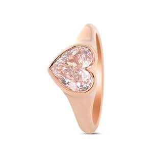Anillo Romántico de Diamante Cultivado en Laboratorio de 1 Quilate, Oro Rosa de 14K, Forma de Corazón Rosa, Diseño de Banda Cónica con Engaste de Bisel, Regalo de Aniversario para Ella - Product Image 3