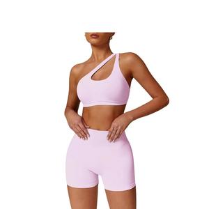 Ensemble 2 pièces sans couture push-up pour femme, soutien-gorge dos nu en V et short de yoga froncé, idéal pour le fitness et l'entraînement – Vente en gros personnalisée - Product Image 1