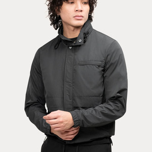 Chaqueta cortavientos de nailon negro para hombre con logotipo personalizado de alta calidad, ligera, impermeable, de tela softshell. - Product Image 1