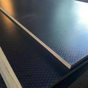 ไม้อัดฟิล์มกันลื่นแบบขายส่ง แกนไม้เนื้อแข็ง ใช้กาวฟีนอลิก ขนาด 1220x2440 มม. 1250x2500 มม. สำหรับงานต่อเรือ/งานก่อสร้างนั่งร้าน - Product Image 1