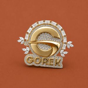 Broche de plata con diamante moissanita en acabado dorado - Product Image 2