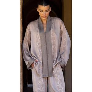 Vestido Kaftán de Seda Hecho a Mano con Diseño Tradicional de Estilo Real, Jacquard Suave, Cuello Alto, Largo hasta el Suelo, para Fiestas de Invierno y Verano - Product Image 4
