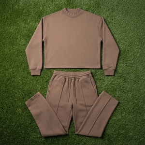 Conjunto Deportivo para Hombre, Sudadera Cuello Redondo Marrón y Pantalones Jogger, Dos Piezas en Color Sólido, Ropa Casual Urbana - Product Image 5