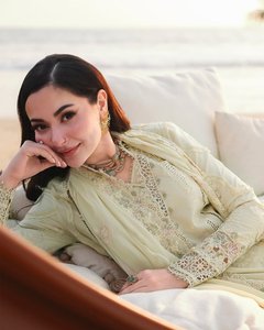 Women Floor-Length Cream <b>Silk</b> <b>Kurta</b> Loose Fit Traditional Ethnic Wear India Pakistan Wedding Style - Product Image 2