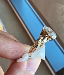 Bague de fiançailles solitaire en diamant de laboratoire taille ovale, style vintage, or jaune 14 carats, certifiée IGI, clarté VVS2, 2,00 carats, pour mariage - Product Image 6