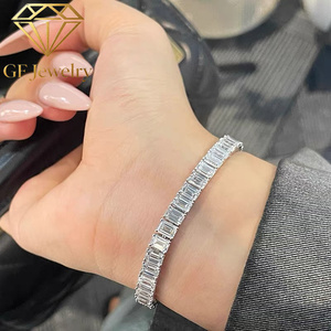 Bracelet tennis vintage en diamant de laboratoire taille émeraude, or blanc 18 carats, couleur DEF, clarté VS, bijoux de luxe pour mariage - Product Image 3