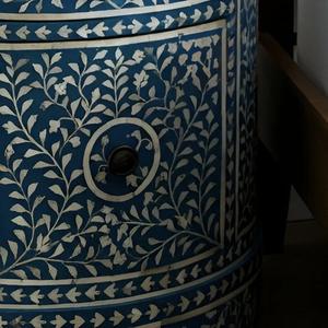 Mesa de Cajones con Incrustaciones de Hueso de ILAHI, Diseño Moderno con Detalles de Ágata, Almacenamiento de Tres Niveles, Mueble Portátil para el Hogar - Product Image 3