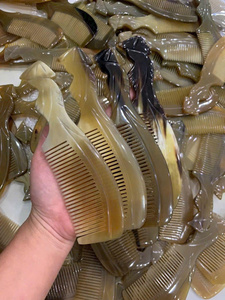 หวีเขาควายพรีเมียม พื้นผิวเรียบ ป้องกันไฟฟ้าสถิตย์ สำหรับผมยาว ช่วยผ่อนคลายหนังศีรษะ ผลิตด้วยมือ อุปกรณ์ดูแลเส้นผม - Product Image 4