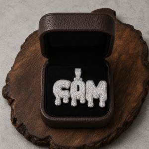 Pendentif personnalisé chrétien hip-hop avec initiale, entièrement serti de micro-pavés de moissanite, en argent 925, 110g, vente en gros - Product Image 4