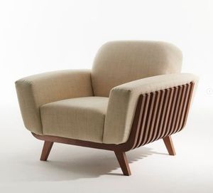 Fauteuil artistique de style mid-century modern avec des détails latéraux uniques en bois lamellé - Product Image 1