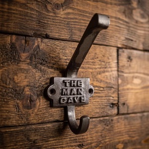 Gancho de pared autoadhesivo de hierro fundido ecológico de alta resistencia estilo rústico para ropa, ideal para la Man Cave - Product Image 1