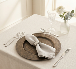 Assiette de service décorative en bronze martelé pour table de cuisine, idéale pour les mariages et les restaurants, fabriquée en Inde - Product Image 1