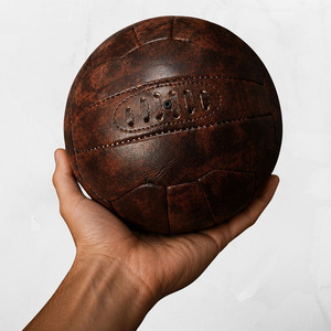 Ballon de football en cuir vintage, cousu main, style rétro, antique, décoratif, cadeau, marque personnalisée, prix de gros - Product Image 3