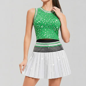 Conjunto de faldas personalizadas OEM hechas en Pakistán para mujer, top corto con capucha y estampado de logotipo informal, conjunto de faldas con capucha para invierno. - Product Image 6