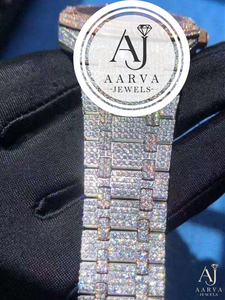 Montre classique de luxe pour homme avec boîtier tonneau incrusté de diamants en quartz, bracelet en acier inoxydable et lunette en cristal saphir, analogique - Product Image 2