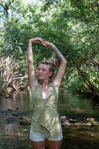 เสื้อครอปผูกคอผ้าฝ้ายดิบ เปิดหลัง สไตล์แฟรี่พิกซี่ โบโฮ เสื้อผ้าสำหรับงานเทศกาล ทำมือ สไตล์ชาติพันธุ์ ชุดฤดูร้อน - Product Image 2