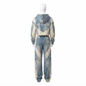 Conjunto de chándal de dos piezas para mujer: Sudadera con capucha corta bordada y cremallera, y pantalones jogger anchos con cinturón. - Product Image 4