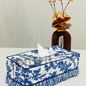 Ridhi - Funda para caja de pañuelos con volantes, diseño floral azul granate, hecha a mano con estampado de bloques, al por mayor, soporte reutilizable de algodón para servilletas, ideal para hoteles. - Product Image 1