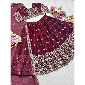 Lehenga Choli de soirée pour femmes, avec broderie élégante et travail de séquence - Product Image 3