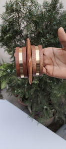 Brazalete de Madera de Mango Pulida Personalizado al por Mayor, Forma Redonda |   Artesanías de Madera Premium Ecológicas y Sostenibles - Product Image 4