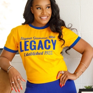 Camiseta de chenilla SGRho Legacy para mujer, con letras griegas bordadas personalizadas, cuello redondo, estilo clásico de hermandad, moda al por mayor - Product Image 1