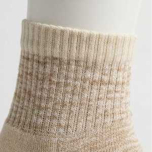 Chaussettes pour hommes, style régulier, en coton tricoté à carreaux, respirantes, pour un usage quotidien en automne - Product Image 4