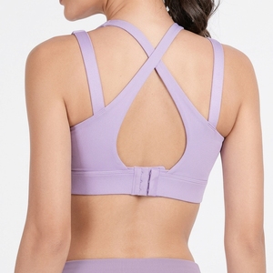 Sujetador deportivo personalizado para mujer con espalda cruzada, acolchado, soporte medio, para yoga, pilates, gimnasio, entrenamiento, fabricante de ropa deportiva. - Product Image 5