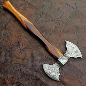 Hacha de doble cabeza de acero de Damasco, herramienta artesanal para exteriores con cabeza de acero estriado y mango de madera natural. - Product Image 5