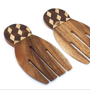 Ensemble de cuillères à salade artisanales en bois de Suar de qualité alimentaire, écologiques, avec incrustation de coquille de noix de coco, motif échecs, ustensiles de cuisine naturels - Product Image 1