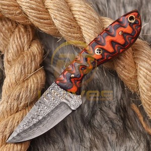 Cuchillo de Caza de Damasco Hecho a Mano de Lujo con Mango de Madera de Olivo y Funda de Cuero, Regalo para Cazadores y Coleccionistas - Product Image 1